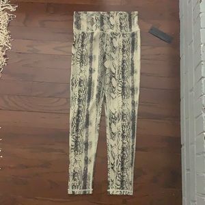 Snakeskin pattern leggings
